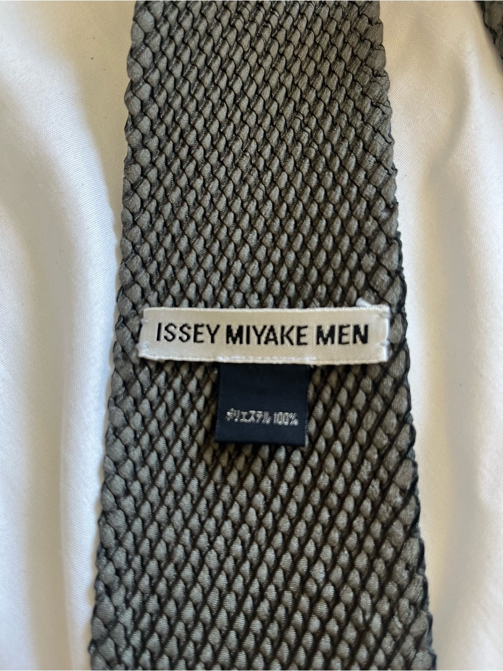 Issey Miyake Men's Black Knit Tie - Classic Textured Styling - Picture 2 of 5